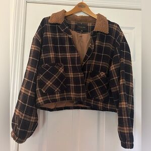 Cropped plaid/Navy blue lightweight Fall jacket